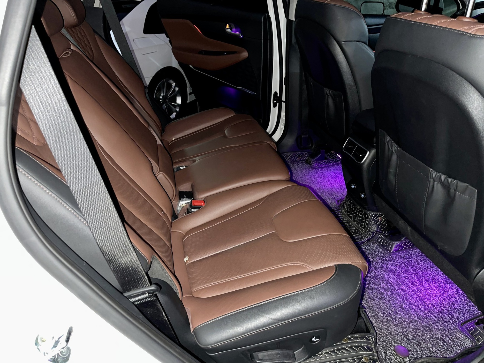 Từng tốn 1,4 tỷ ra biển cho xe gia đình trong mơ', nay mua lại Hyundai Santa Fe cần bao nhiêu tiền?- Ảnh 77. Từng tốn 1,4 tỷ ra biển cho xe gia đình trong mơ', nay mua lại Hyundai Santa Fe cần bao nhiêu tiền?- Ảnh 77.