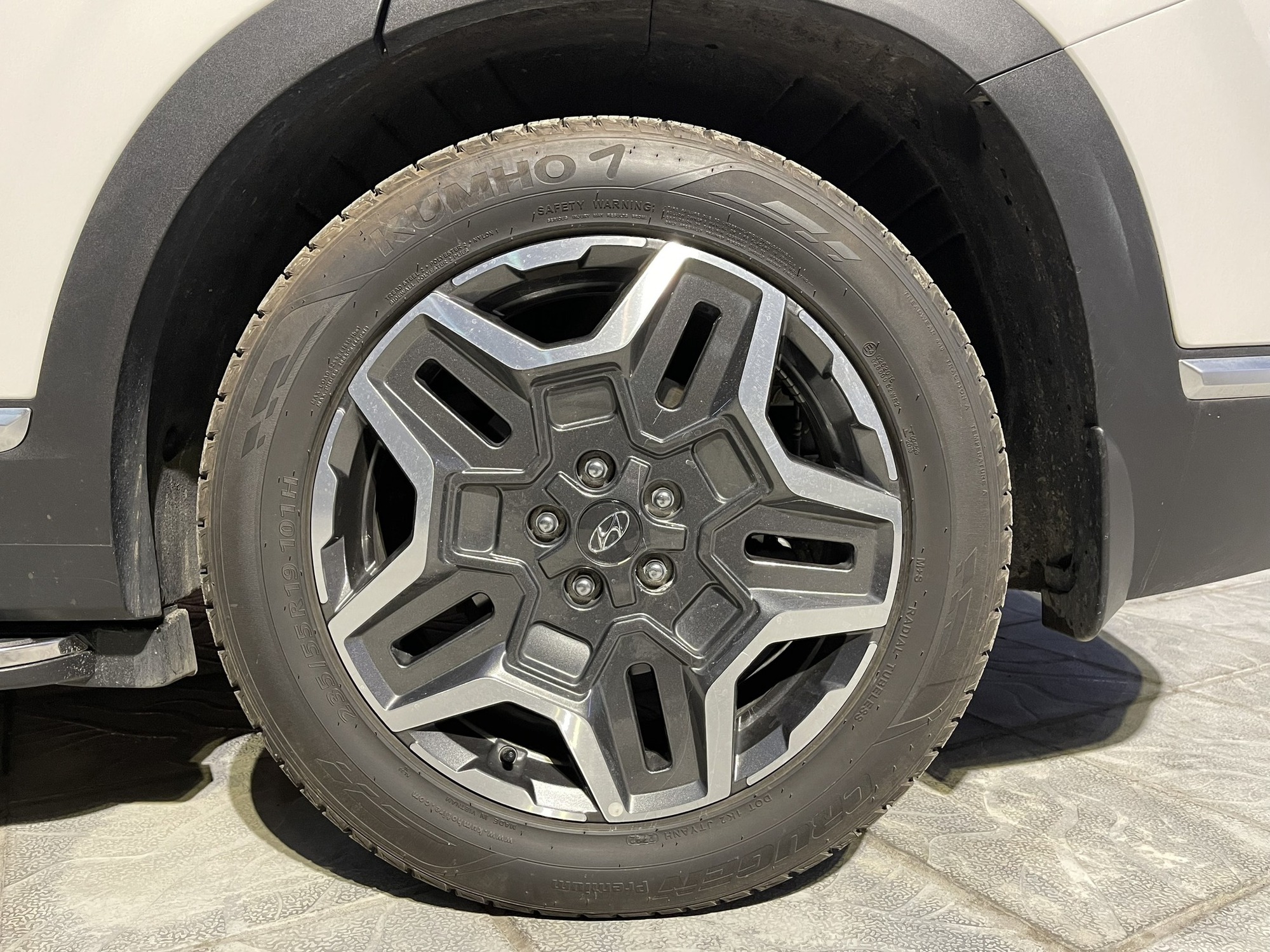 Từng tốn 1,4 tỷ ra biển cho xe gia đình trong mơ', nay mua lại Hyundai Santa Fe cần bao nhiêu tiền?- Ảnh 83. Từng tốn 1,4 tỷ ra biển cho xe gia đình trong mơ', nay mua lại Hyundai Santa Fe cần bao nhiêu tiền?- Ảnh 83.