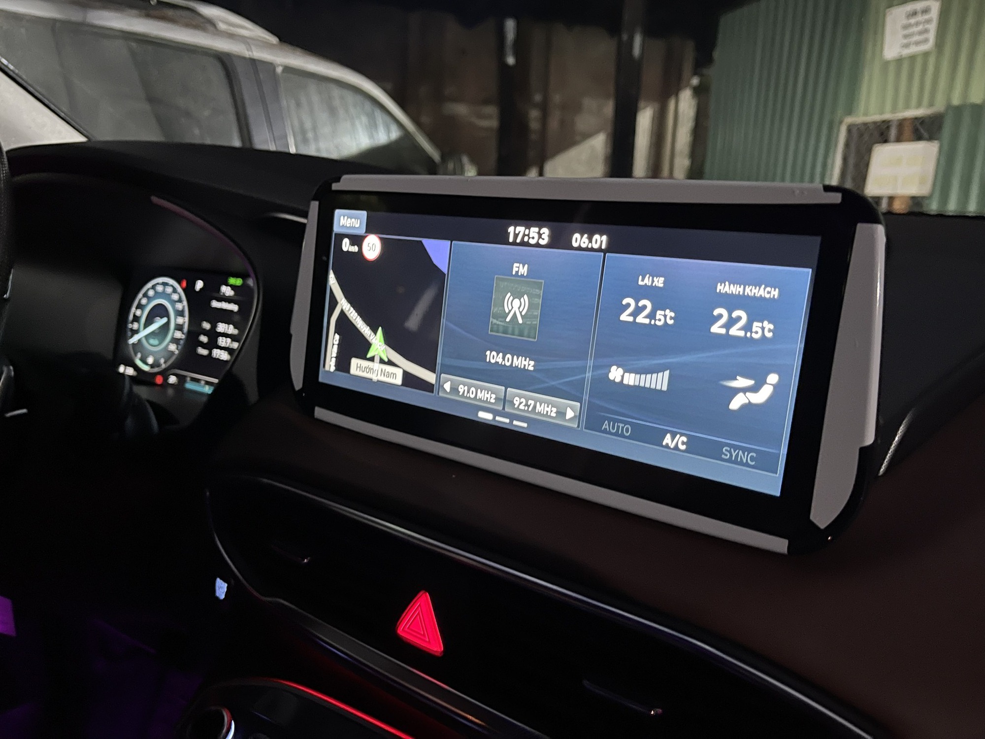 Từng tốn 1,4 tỷ ra biển cho xe gia đình trong mơ', nay mua lại Hyundai Santa Fe cần bao nhiêu tiền?- Ảnh 86. Từng tốn 1,4 tỷ ra biển cho xe gia đình trong mơ', nay mua lại Hyundai Santa Fe cần bao nhiêu tiền?- Ảnh 86.