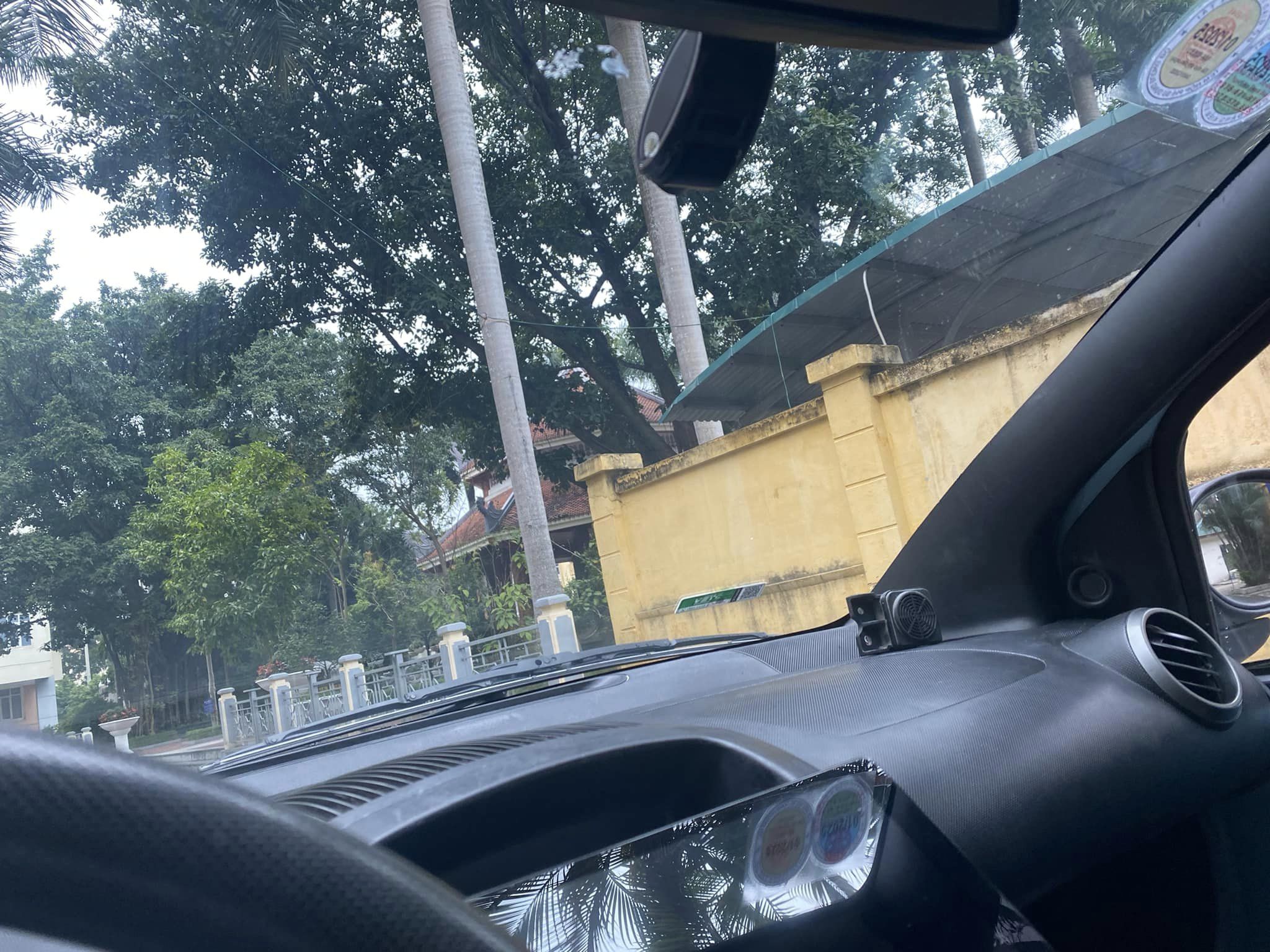 100 triệu đồng có mua ô tô được không? Bất ngờ có chiếc chỉ 35 triệu!- Ảnh 35. 100 triệu đồng có mua ô tô được không? Bất ngờ có chiếc chỉ 35 triệu!- Ảnh 35.