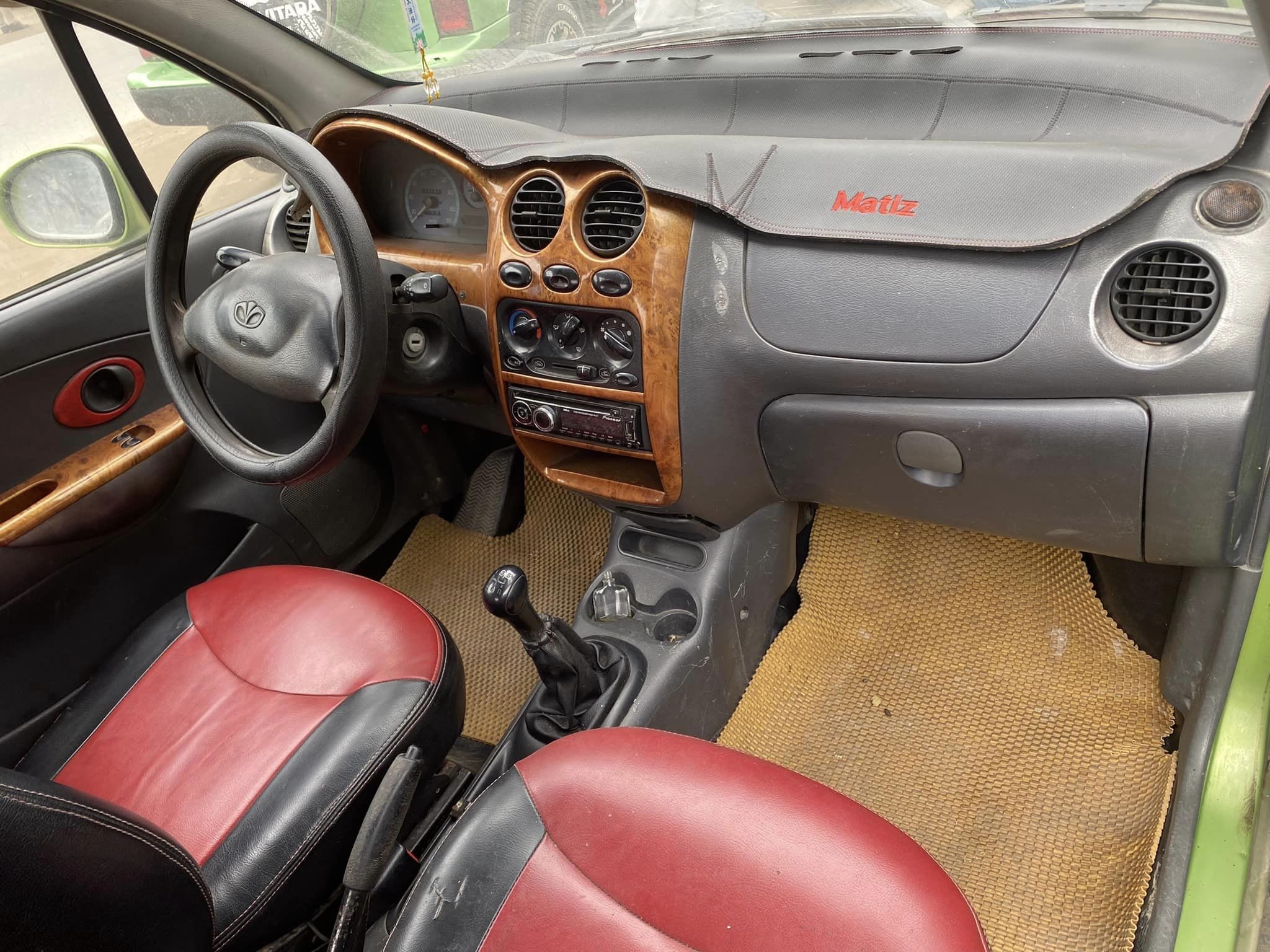 100 triệu đồng có mua ô tô được không? Bất ngờ có chiếc chỉ 35 triệu!- Ảnh 23. 100 triệu đồng có mua ô tô được không? Bất ngờ có chiếc chỉ 35 triệu!- Ảnh 23.