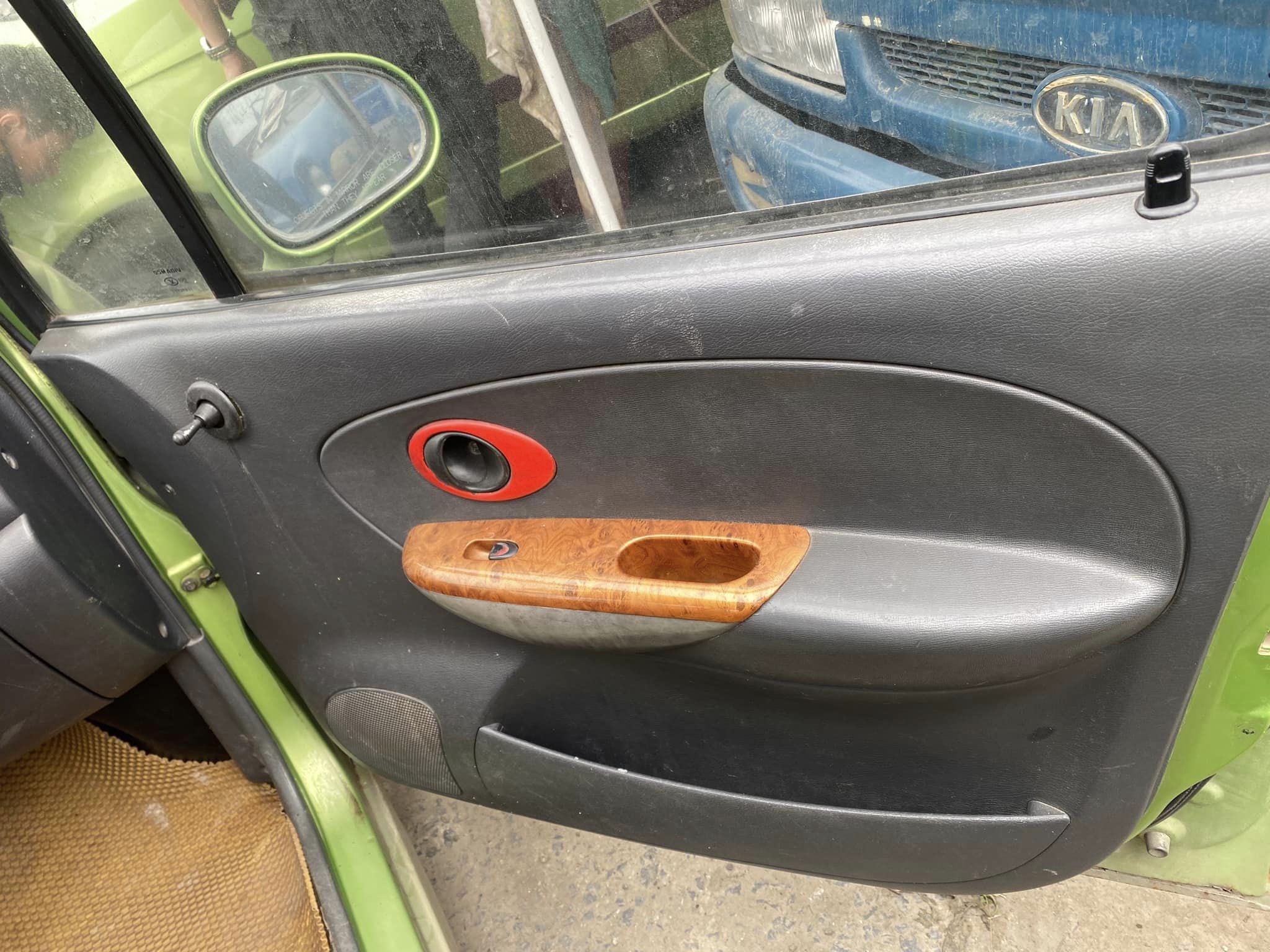 100 triệu đồng có mua ô tô được không? Bất ngờ có chiếc chỉ 35 triệu!- Ảnh 22. 100 triệu đồng có mua ô tô được không? Bất ngờ có chiếc chỉ 35 triệu!- Ảnh 22.