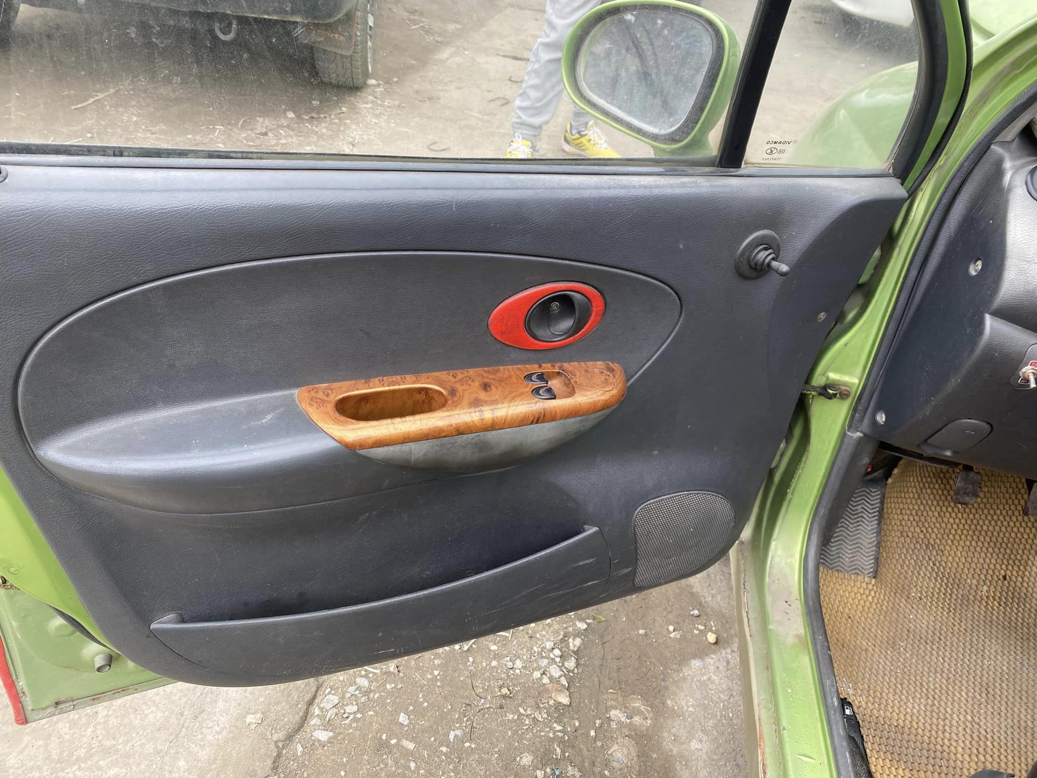 100 triệu đồng có mua ô tô được không? Bất ngờ có chiếc chỉ 35 triệu!- Ảnh 20. 100 triệu đồng có mua ô tô được không? Bất ngờ có chiếc chỉ 35 triệu!- Ảnh 20.