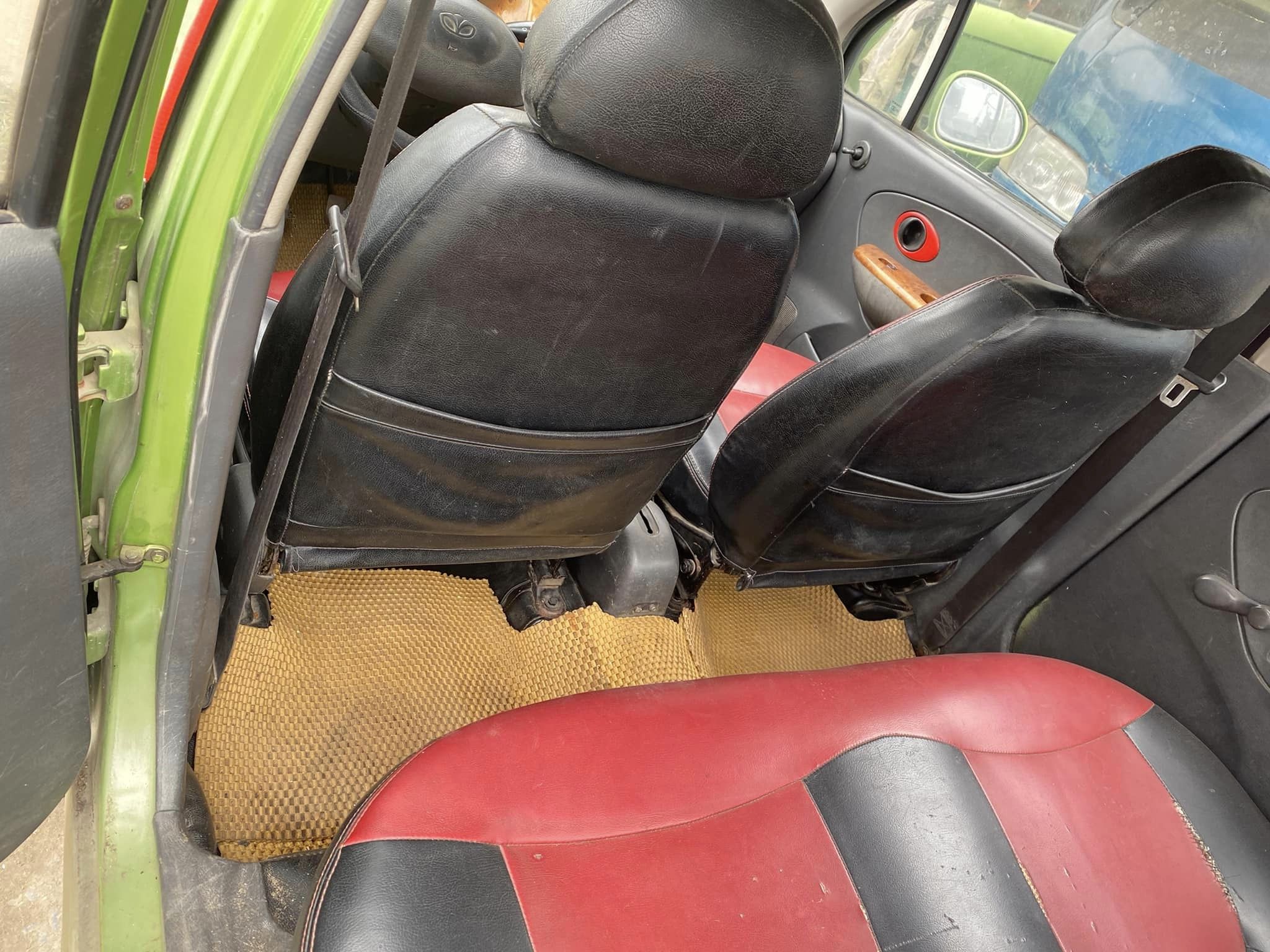 100 triệu đồng có mua ô tô được không? Bất ngờ có chiếc chỉ 35 triệu!- Ảnh 24. 100 triệu đồng có mua ô tô được không? Bất ngờ có chiếc chỉ 35 triệu!- Ảnh 24.