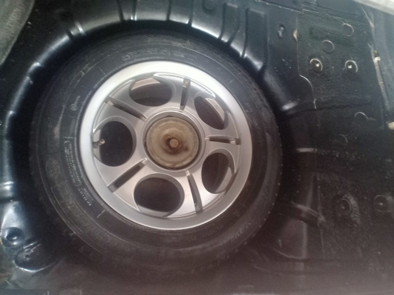 100 triệu đồng có mua ô tô được không? Bất ngờ có chiếc chỉ 35 triệu!- Ảnh 45. 100 triệu đồng có mua ô tô được không? Bất ngờ có chiếc chỉ 35 triệu!- Ảnh 45.