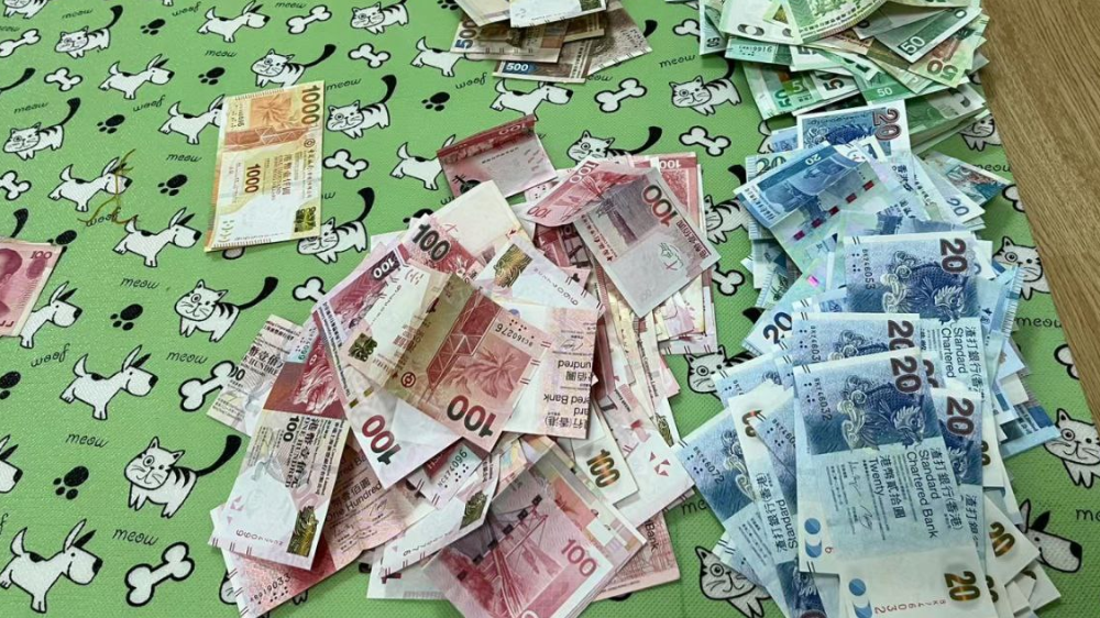 Được mẹ trả lại toàn bộ lì xì sau 20 năm Được mẹ trả lại toàn bộ lì xì sau 20 năm