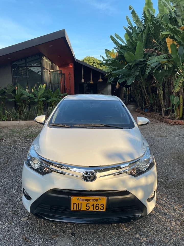 Bán Toyota Vios còn mới đẹp rẻ hơn 100 triệu, CĐM nhìn biển số rồi nói: 