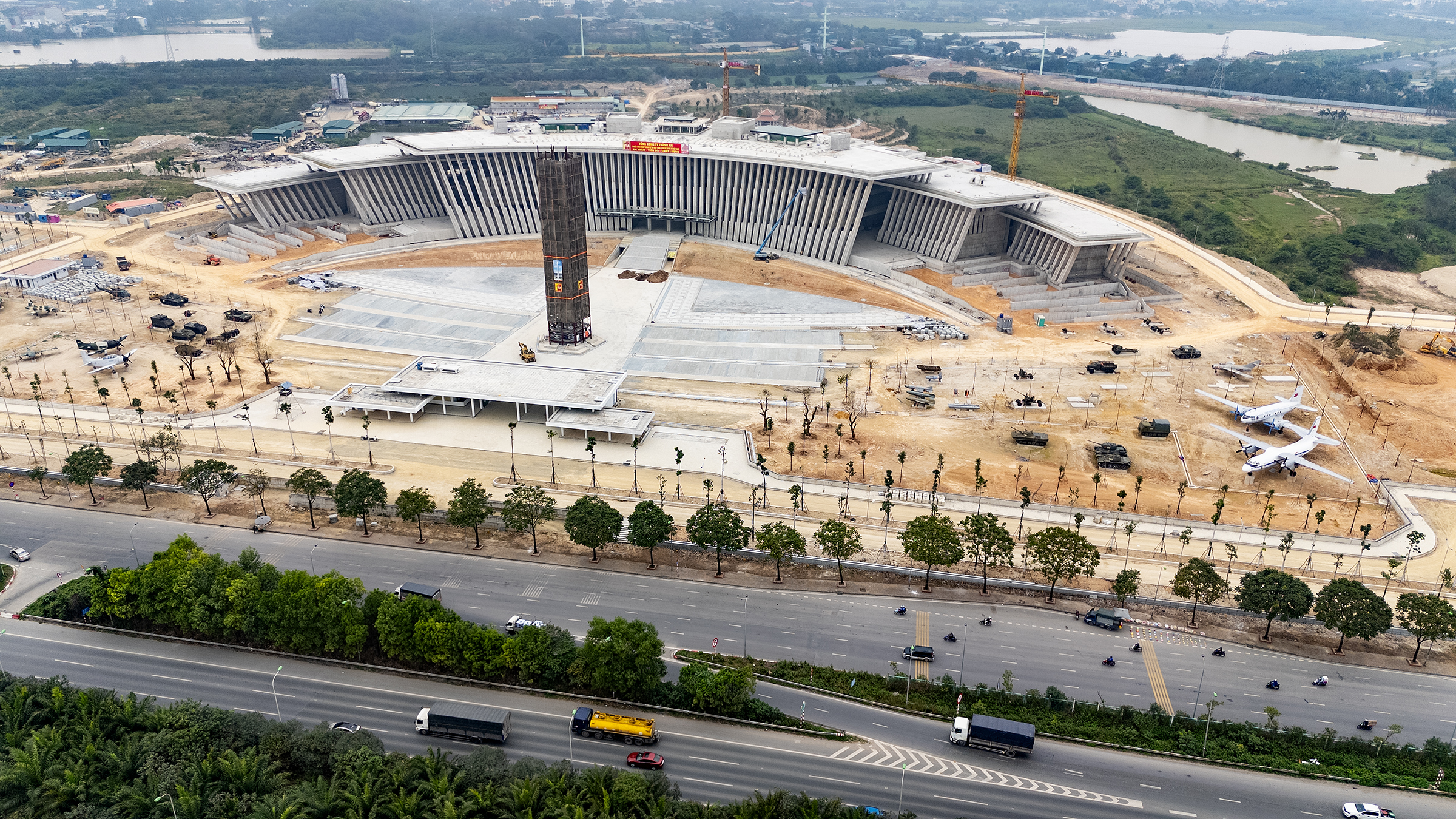 Khám phá loạt máy bay, xe tăng, khí tài quân sự 'khủng' tại bảo tàng rộng 740.000m2 ở Hà Nội- Ảnh 2. Khám phá loạt máy bay, xe tăng, khí tài quân sự 'khủng' tại bảo tàng rộng 740.000m2 ở Hà Nội- Ảnh 2.