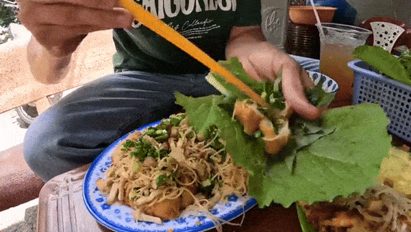 Khách Tây trầm trồ trước một món bình dân làm từ bánh mỳ, nhận xét Khách Tây trầm trồ trước một món bình dân làm từ bánh mỳ, nhận xét