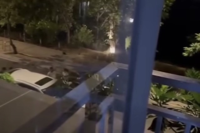 Công an Thủ Đức đang xác minh clip nhóm người kéo đến nơi ở của Nam Em trong đêm qua- Ảnh 1. Công an Thủ Đức đang xác minh clip nhóm người kéo đến nơi ở của Nam Em trong đêm qua- Ảnh 1.