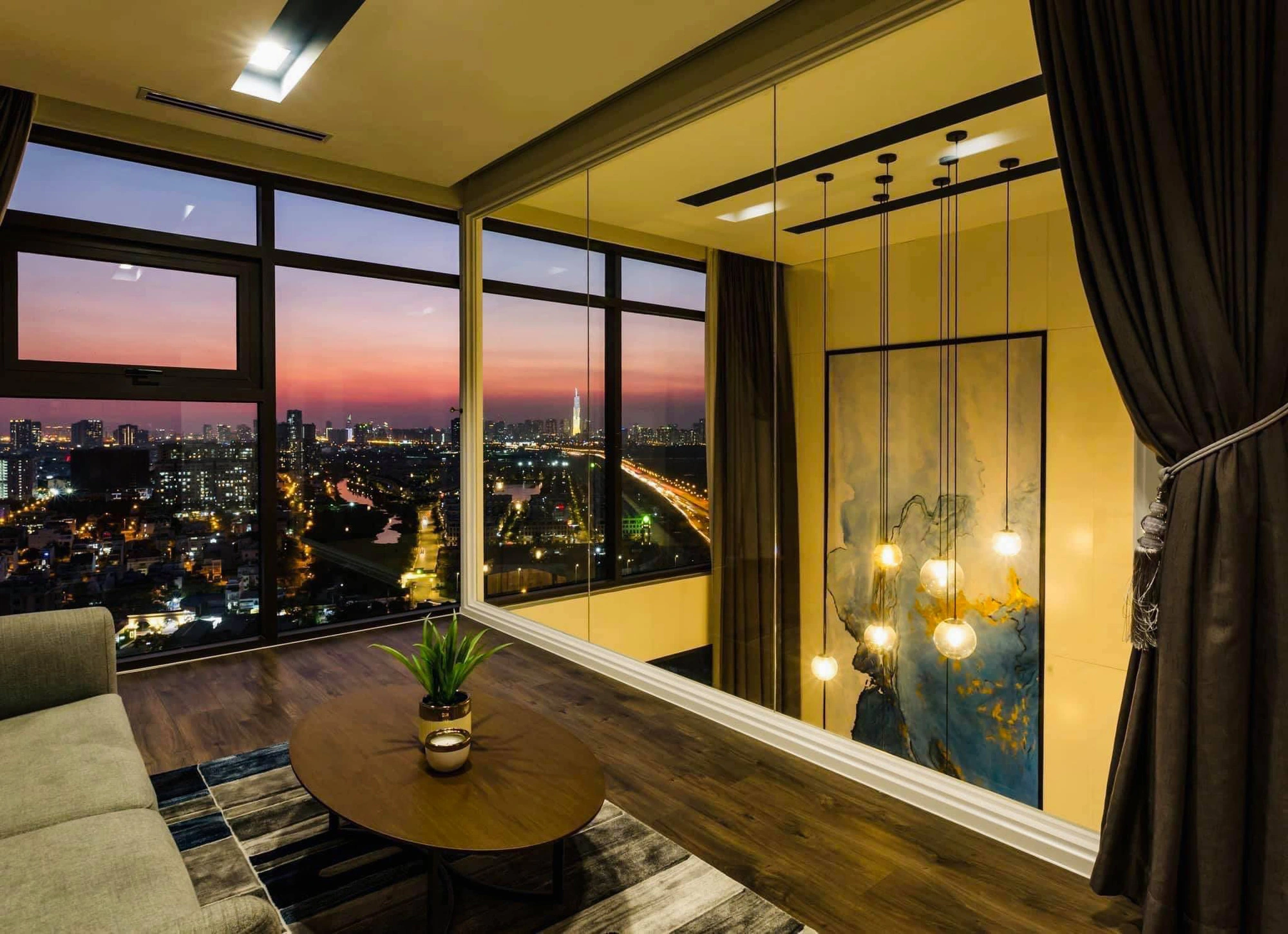 Hoa hậu Việt thầm lặng nuôi con một mình, ở penthouse triệu đô, tuổi 37 giờ thế nào?- Ảnh 6. Hoa hậu Việt thầm lặng nuôi con một mình, ở penthouse triệu đô, tuổi 37 giờ thế nào?- Ảnh 6.