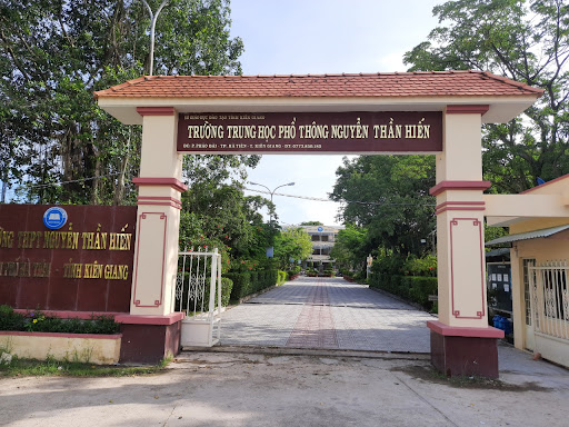 Thầy giáo bị 'tố' làm nữ sinh lớp 12 mang thai 26 tuần: Thầy giáo bị 'tố' làm nữ sinh lớp 12 mang thai 26 tuần:
