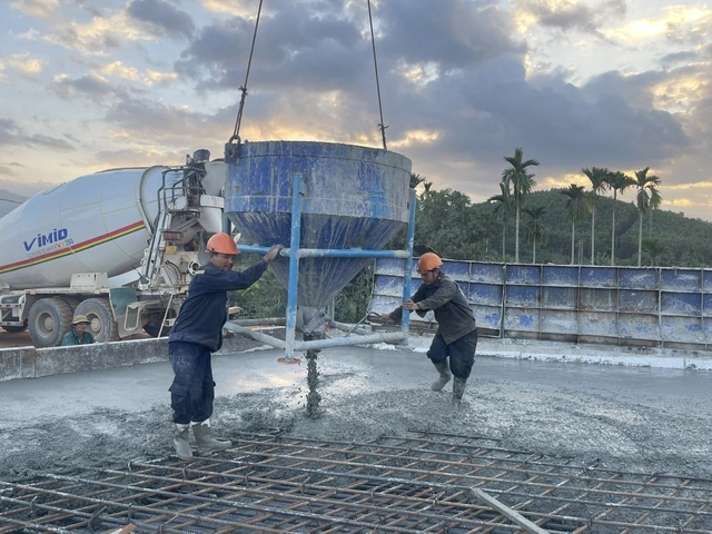 Doanh nhân kín tiếng đứng sau thành công của Tập đoàn Sơn Hải là ai?- Ảnh 1. Doanh nhân kín tiếng đứng sau thành công của Tập đoàn Sơn Hải là ai?- Ảnh 1.