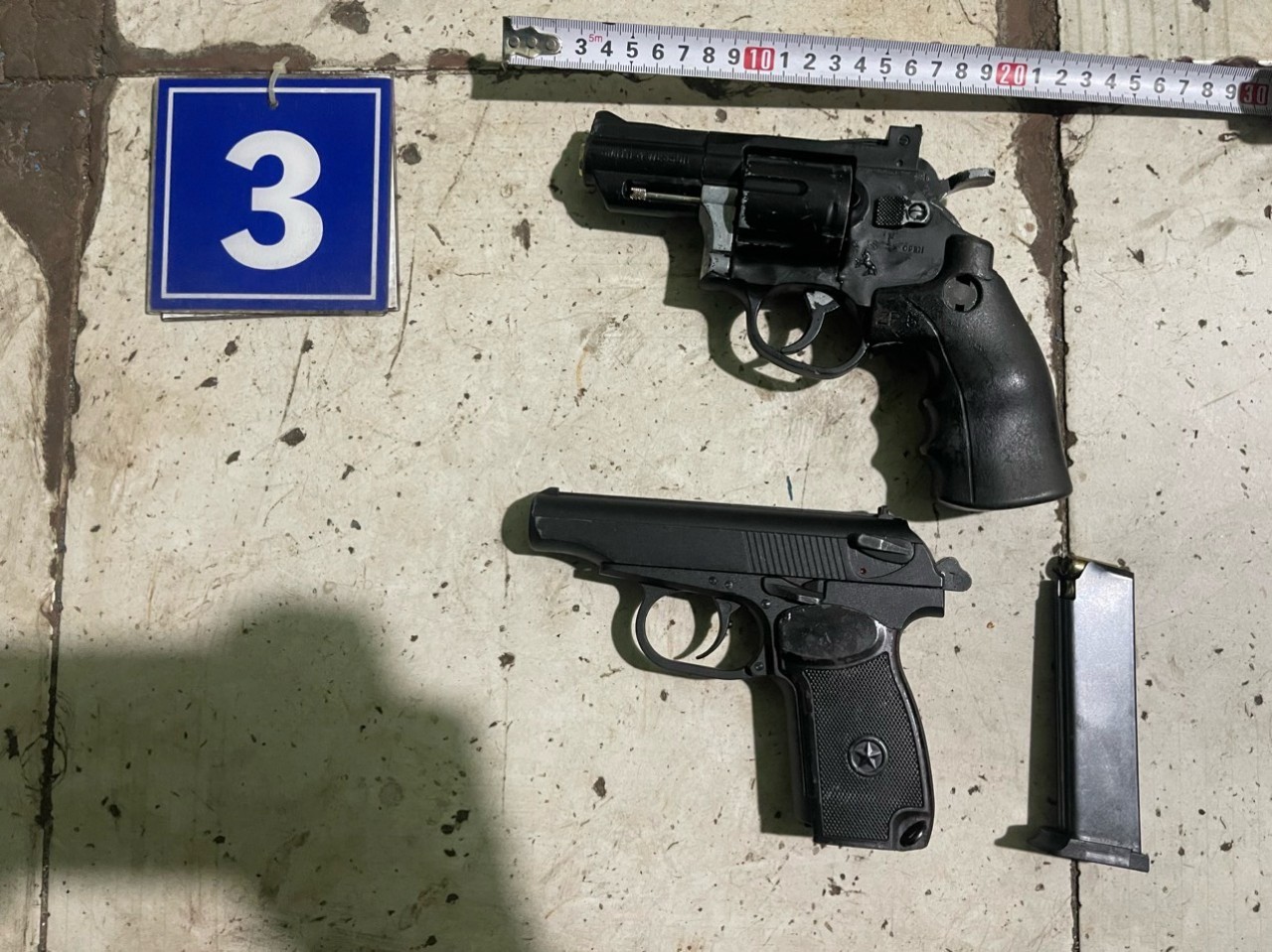 Bắt ông trùm Đức Khỉ, thu giữ nhiều tang vật sản xuất ma túy Bắt ông trùm Đức Khỉ, thu giữ nhiều tang vật sản xuất ma túy