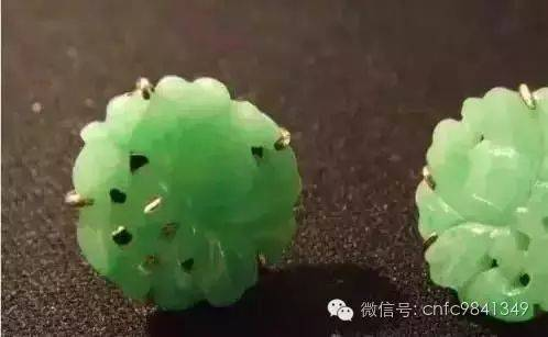 Dọn nhà tìm thấy chiếc hộc tủ bí ẩn, hai vợ chồng sững sờ khi thấy thứ bên trong: Hơn cả trúng xổ số!- Ảnh 2. Dọn nhà tìm thấy chiếc hộc tủ bí ẩn, hai vợ chồng sững sờ khi thấy thứ bên trong: Hơn cả trúng xổ số!- Ảnh 2.