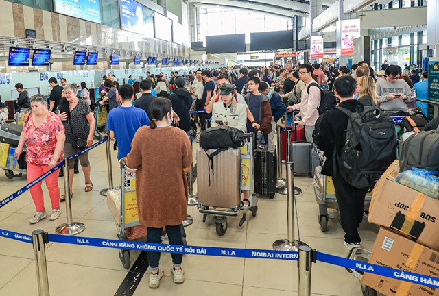 Sân bay Nội Bài tăng cường các quầy làm thủ tục để nâng công suất trong dịp Tết - Ảnh: Cục Hàng không Việt Nam Sân bay Nội Bài tăng cường các quầy làm thủ tục để nâng công suất trong dịp Tết - Ảnh: Cục Hàng không Việt Nam