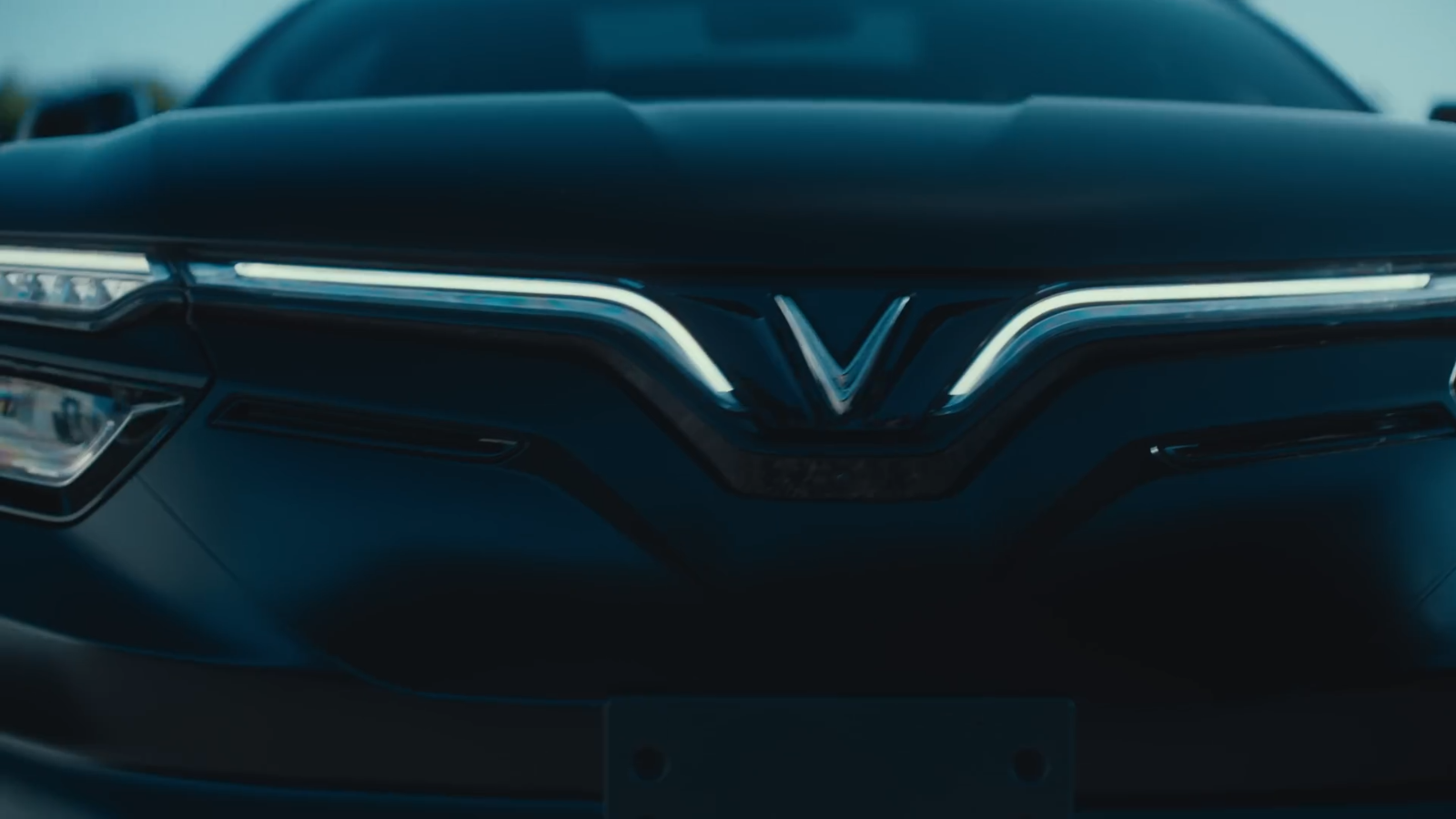 VinFast VF 8 bỗng xuất hiện trong MV của ca sĩ 51 triệu lượt theo dõi: Chuẩn 'ông trùm' được G 63 hộ tống- Ảnh 6. VinFast VF 8 bỗng xuất hiện trong MV của ca sĩ 51 triệu lượt theo dõi: Chuẩn 'ông trùm' được G 63 hộ tống- Ảnh 6.