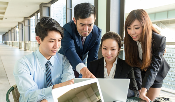 Sếp ngỏ lời đi chung xe, nên ngồi ghế trước hay ghế sau? Hành động đơn giản nhưng thể hiện nhiều điều- Ảnh 3. Sếp ngỏ lời đi chung xe, nên ngồi ghế trước hay ghế sau? Hành động đơn giản nhưng thể hiện nhiều điều- Ảnh 3.