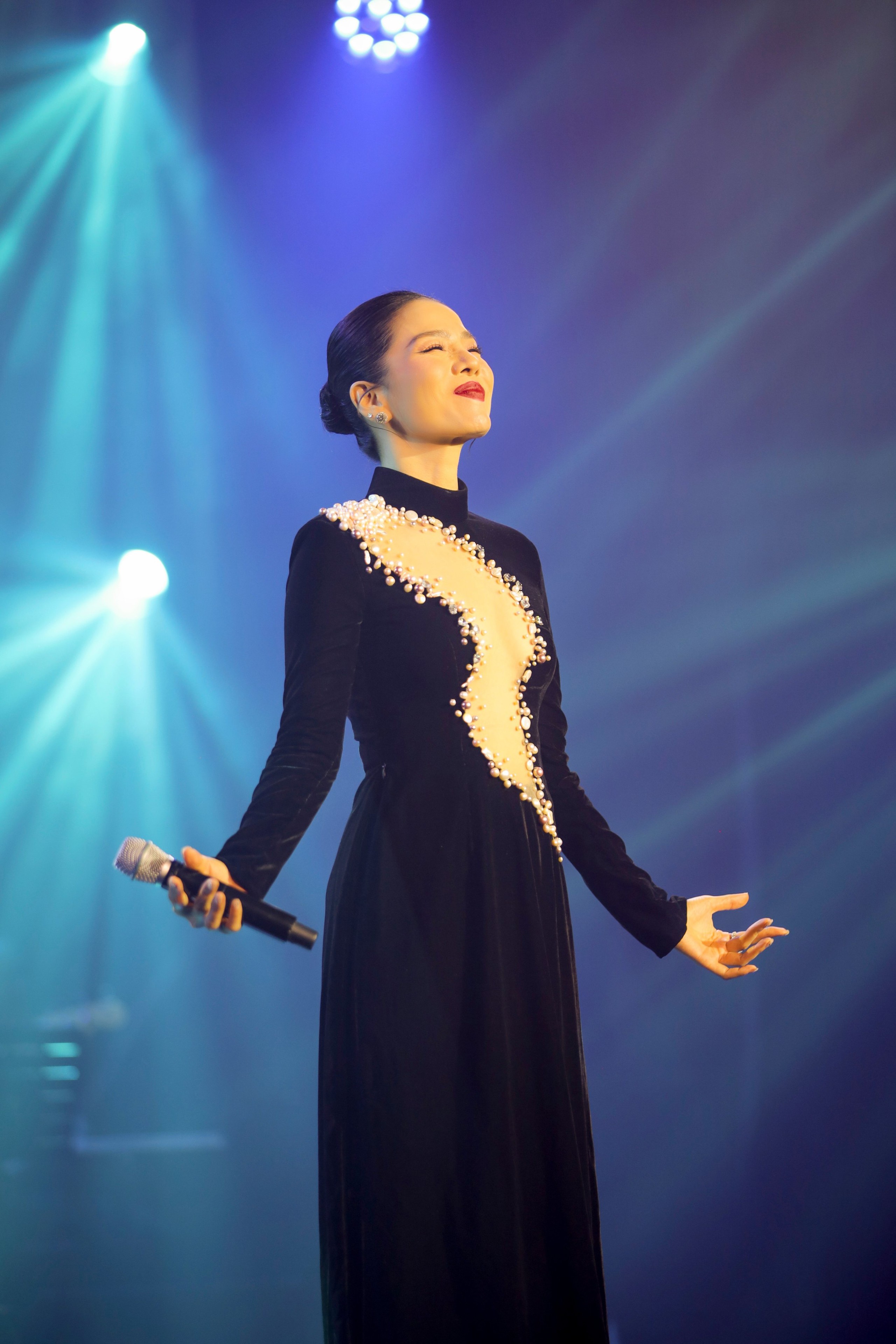 Đêm nhạc Lam Phương: Tràn ngập hơi thở mới, dàn ca sĩ thăng hoa, xúc động chia sẻ về lần gặp cố nhạc sĩ - Ảnh 5. Đêm nhạc Lam Phương: Tràn ngập hơi thở mới, dàn ca sĩ thăng hoa, xúc động chia sẻ về lần gặp cố nhạc sĩ - Ảnh 5.