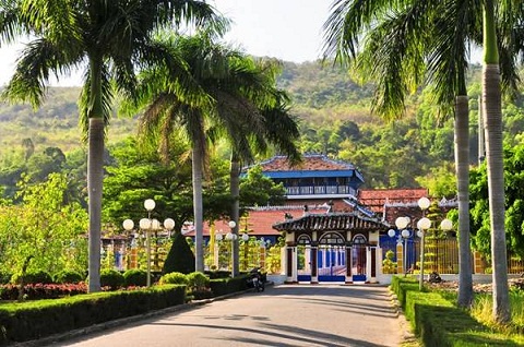 Ngôi làng kỳ lạ bậc nhất Việt Nam: Cưới chỉ được chọn một trong hai ngày, chết dùng chung 1 quan tài đỏ- Ảnh 1. Ngôi làng kỳ lạ bậc nhất Việt Nam: Cưới chỉ được chọn một trong hai ngày, chết dùng chung 1 quan tài đỏ- Ảnh 1.
