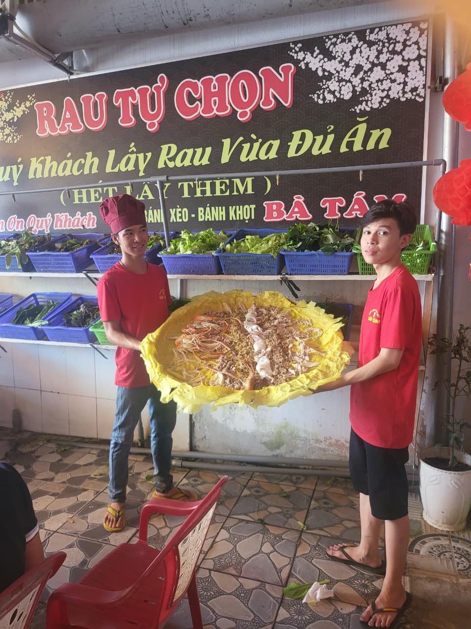 Bánh xèo 1 triệu đồng/cái ở Tây Ninh, toàn nguyên liệu xịn nhưng bị chê: Không xứng với giá tiền!- Ảnh 6.