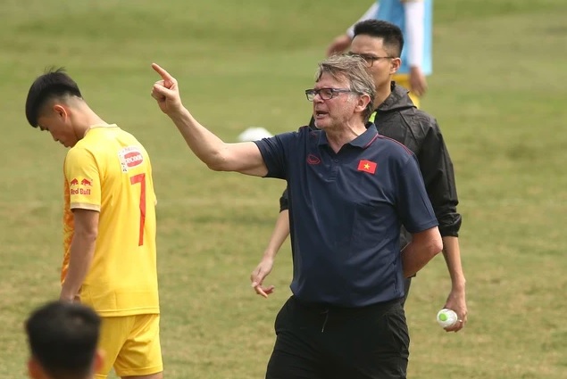 Mối lo lớn cho tuyển Việt Nam ẩn sau “nước cờ” trái ngược giữa HLV Troussier với HLV Thái Lan- Ảnh 3.