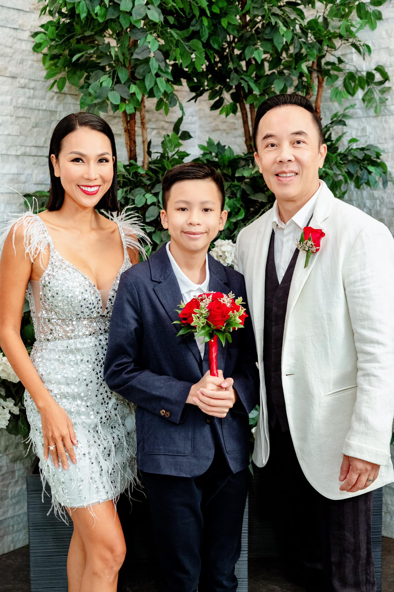 Nữ ca sĩ từ bỏ sự nghiệp theo chồng 2 ra nước ngoài, đám cưới chỉ có con trai và mục sư làm chứng- Ảnh 2.