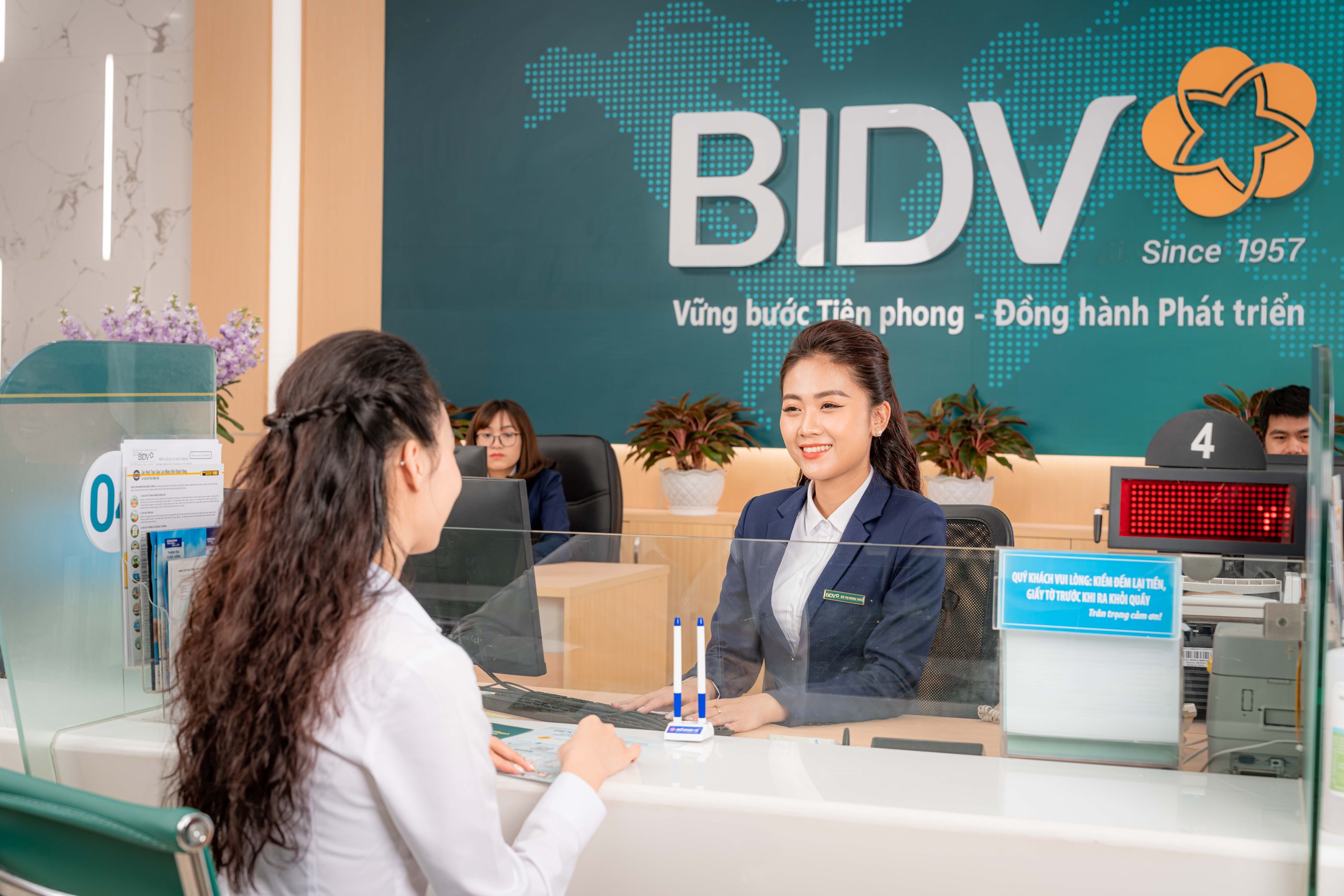 Ngân hàng lớn đầu tiên công khai lãi suất cho vay: Ở mức nào so với lãi suất tiền gửi?- Ảnh 4.