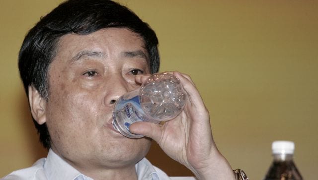 Tỷ phú giàu nhất nước bị tẩy chay, mang tiếng 