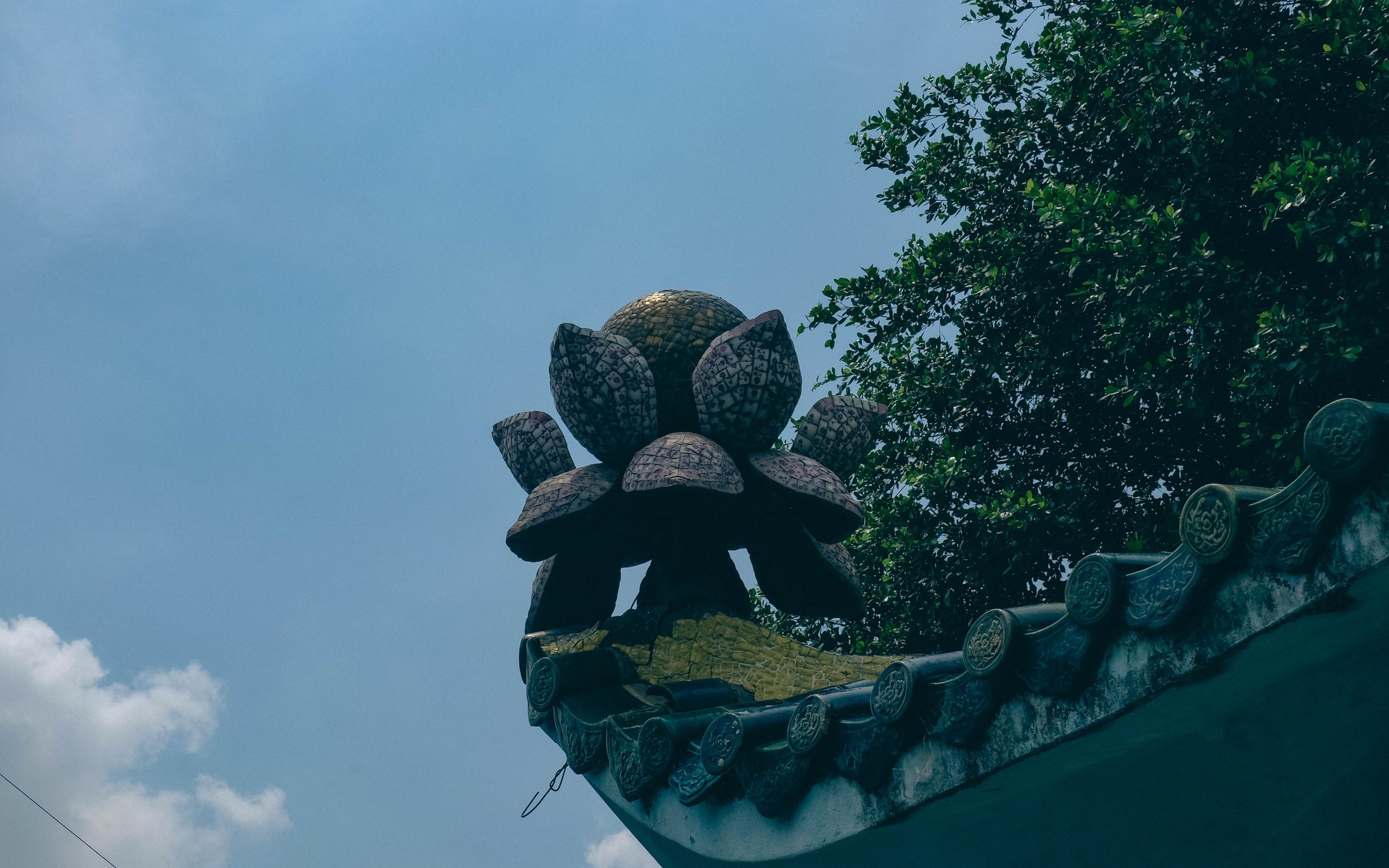 Bí ẩn ngôi miếu cổ cõng trên mình hàng trăm con rồng uốn lượn 