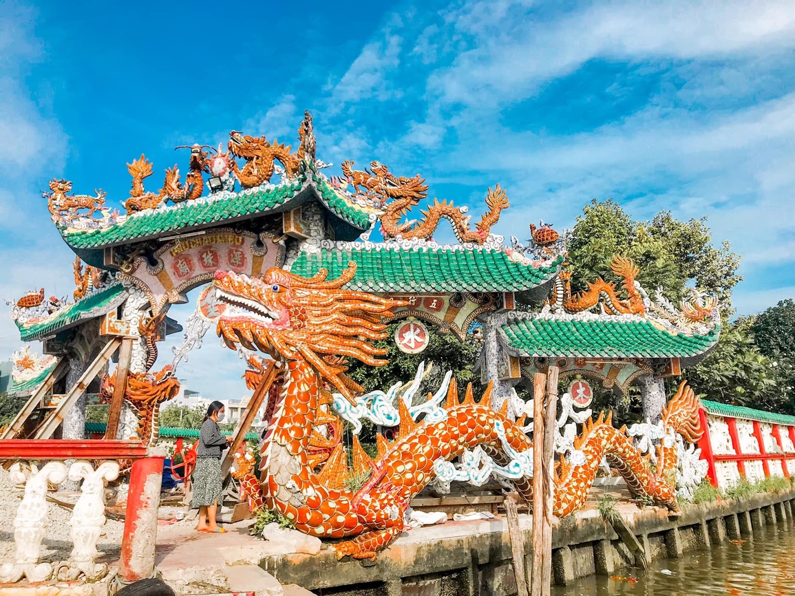 Bí ẩn ngôi miếu cổ cõng trên mình hàng trăm con rồng uốn lượn 