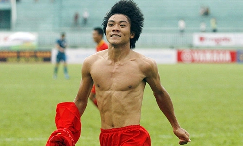 Con trai Quang Hải liên tục tạo 