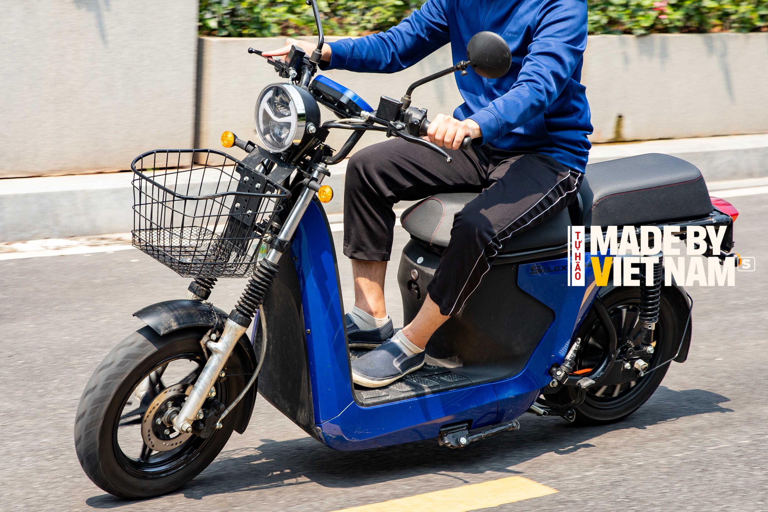 Thử thách chiếc xe '80% của người Việt': Giá chỉ 23 triệu, đi hết Tứ Trấn, phuộc sau cứng, ngồi thì êm- Ảnh 6.