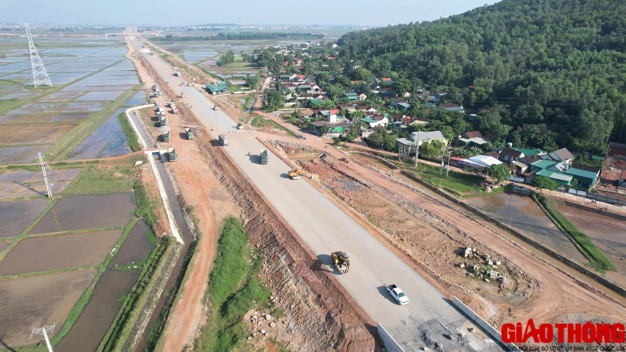 2 dự án 19.000 tỷ đồng sắp khai thông, Việt Nam sẽ hoàn thành mục tiêu 'khủng' trong xây dựng cao tốc- Ảnh 2. 2 dự án 19.000 tỷ đồng sắp khai thông, Việt Nam sẽ hoàn thành mục tiêu 'khủng' trong xây dựng cao tốc- Ảnh 2.
