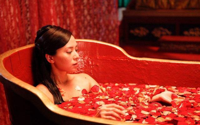 Từ Hi thái hậu mỗi lần tắm đều đem theo thái giám, trong phòng thường phát ra tiếng kêu đau đớn: Vì sao?- Ảnh 2.