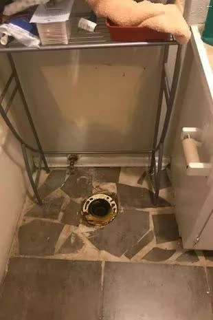 Chia tay nhau, cô gái bị bạn trai trả thù theo cách không tin nổi, vào phòng tắm mà sốc nặng- Ảnh 1. Chia tay nhau, cô gái bị bạn trai trả thù theo cách không tin nổi, vào phòng tắm mà sốc nặng- Ảnh 1.