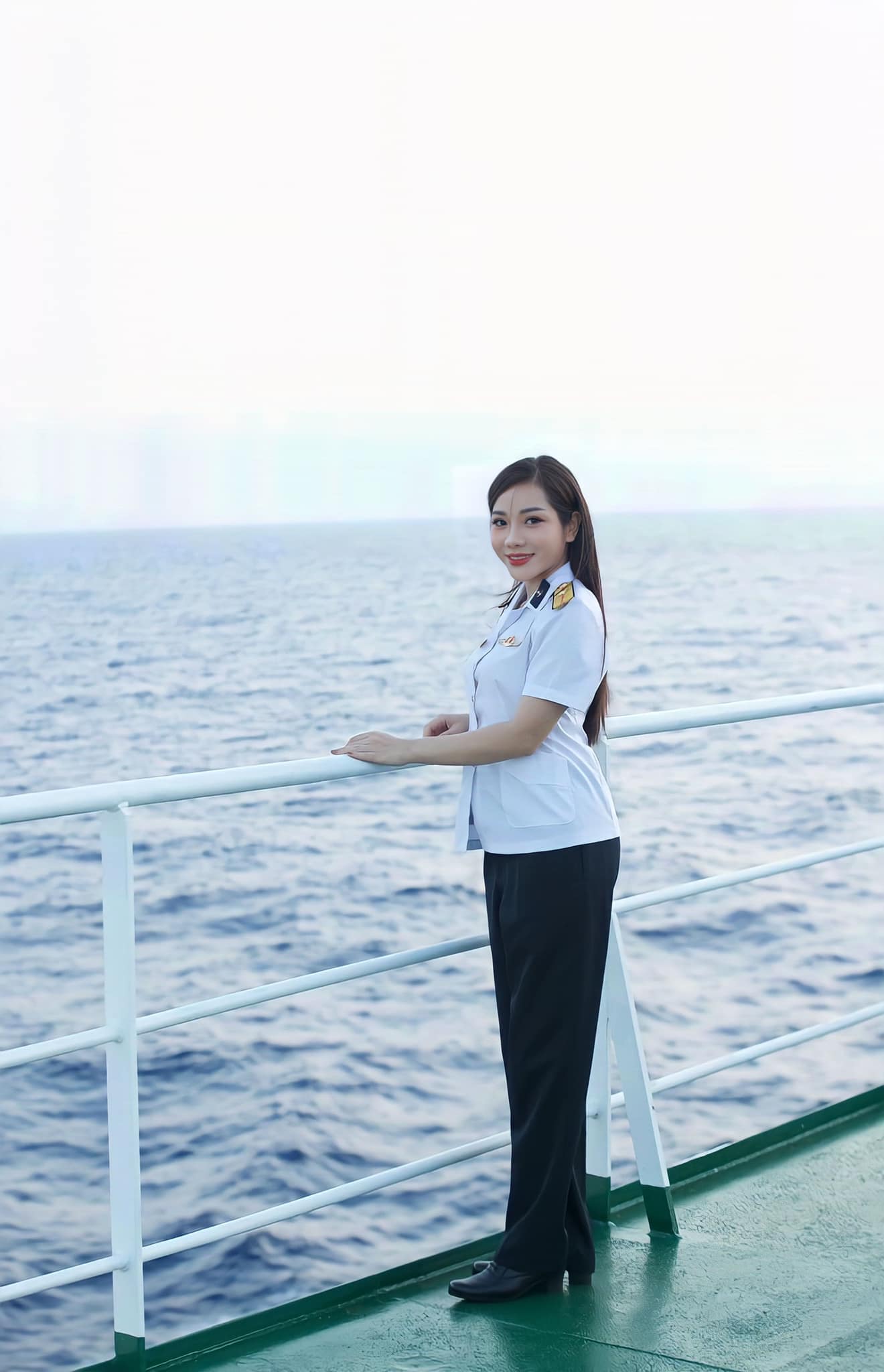 Nữ ca sĩ có quân hàm Thiếu úy: Nhan sắc nóng bỏng, chất giọng cá tính- Ảnh 8.