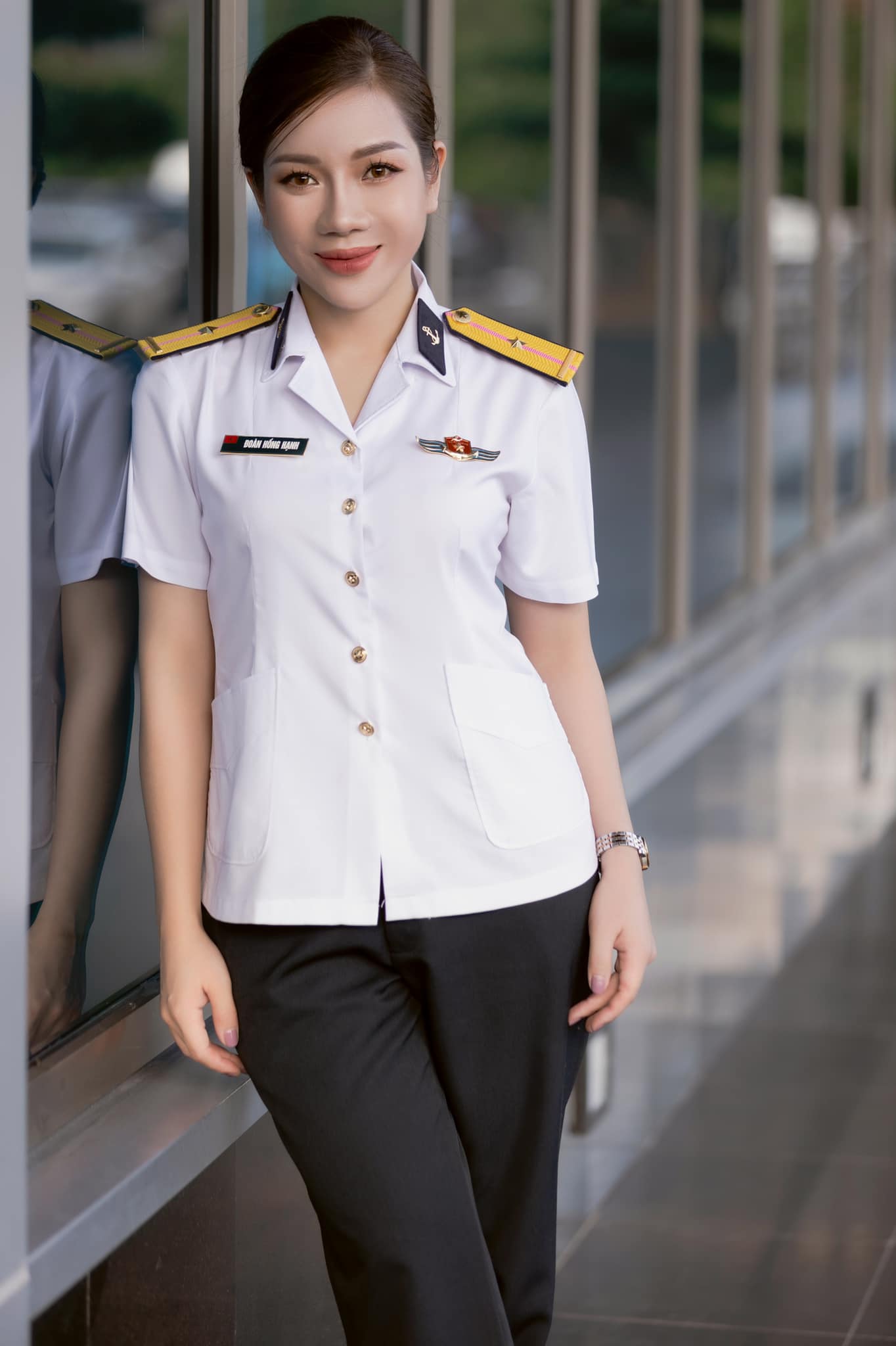 Nữ ca sĩ có quân hàm Thiếu úy: Nhan sắc nóng bỏng, chất giọng cá tính- Ảnh 11.
