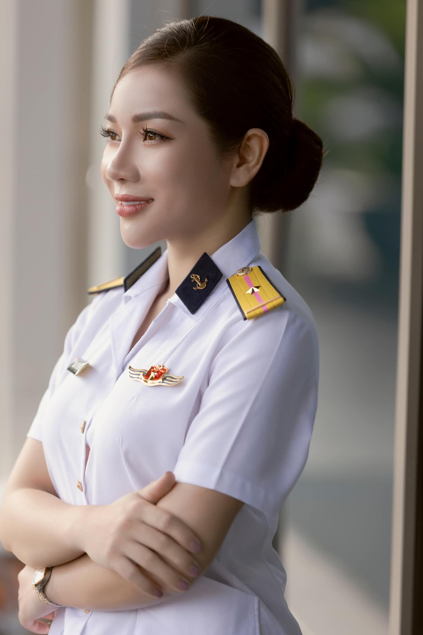 Nữ ca sĩ có quân hàm Thiếu úy: Nhan sắc nóng bỏng, chất giọng cá tính- Ảnh 10.