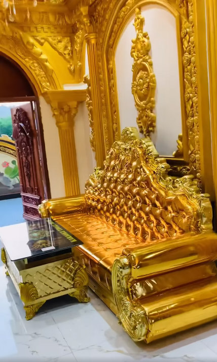 “Đại gia đồng nát” mở cửa lâu đài 100 tỷ cho bà con vào xem, ngày đón 300 người, có cả khách Tây- Ảnh 6. “Đại gia đồng nát” mở cửa lâu đài 100 tỷ cho bà con vào xem, ngày đón 300 người, có cả khách Tây- Ảnh 6.