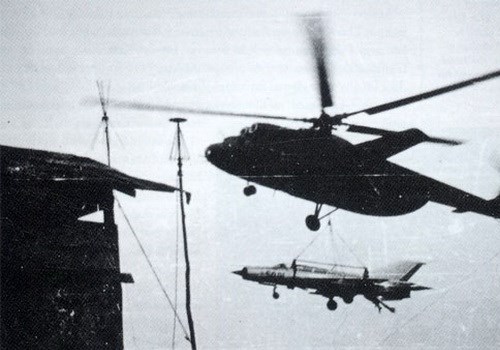 Soi chiếc 'Cần cẩu bay khổng lồ' hơn 27 tấn của Không quân Việt Nam từng chở tiêm kích MiG-17, MiG-21- Ảnh 9. Soi chiếc 'Cần cẩu bay khổng lồ' hơn 27 tấn của Không quân Việt Nam từng chở tiêm kích MiG-17, MiG-21- Ảnh 9.