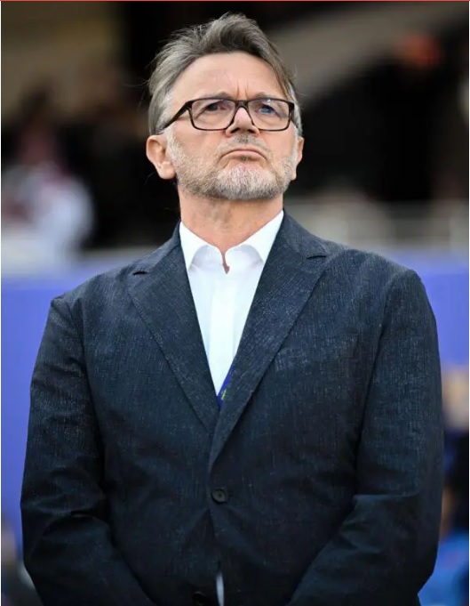 Truyền thông Trung Quốc: “HLV Troussier quá cố chấp, LĐBĐ Trung Quốc đã may mắn khi không thuê ông ấy”- Ảnh 1.