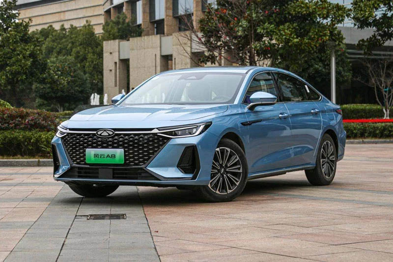 Loạt xe Chery Fengyun A8 PHEV ra mắt tại Trung Quốc, giá từ 423 triệu đồng