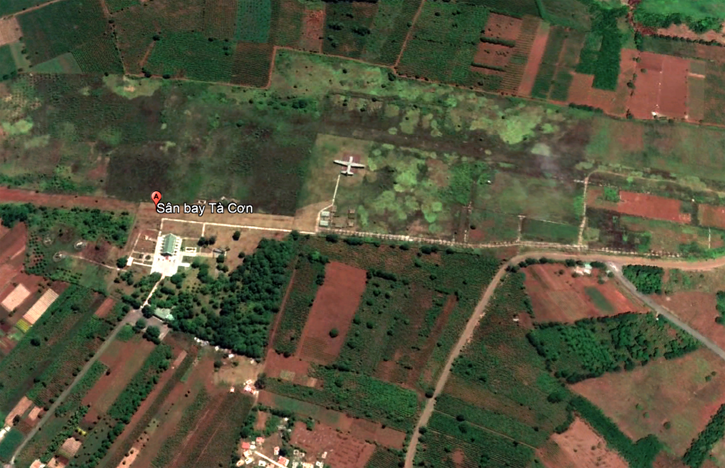 Cận cảnh 'ngựa thồ' C-130 của quân đội Mỹ và loạt trực thăng, xe tăng đang bị rỉ sét ở sân bay Tà Cơn- Ảnh 1.