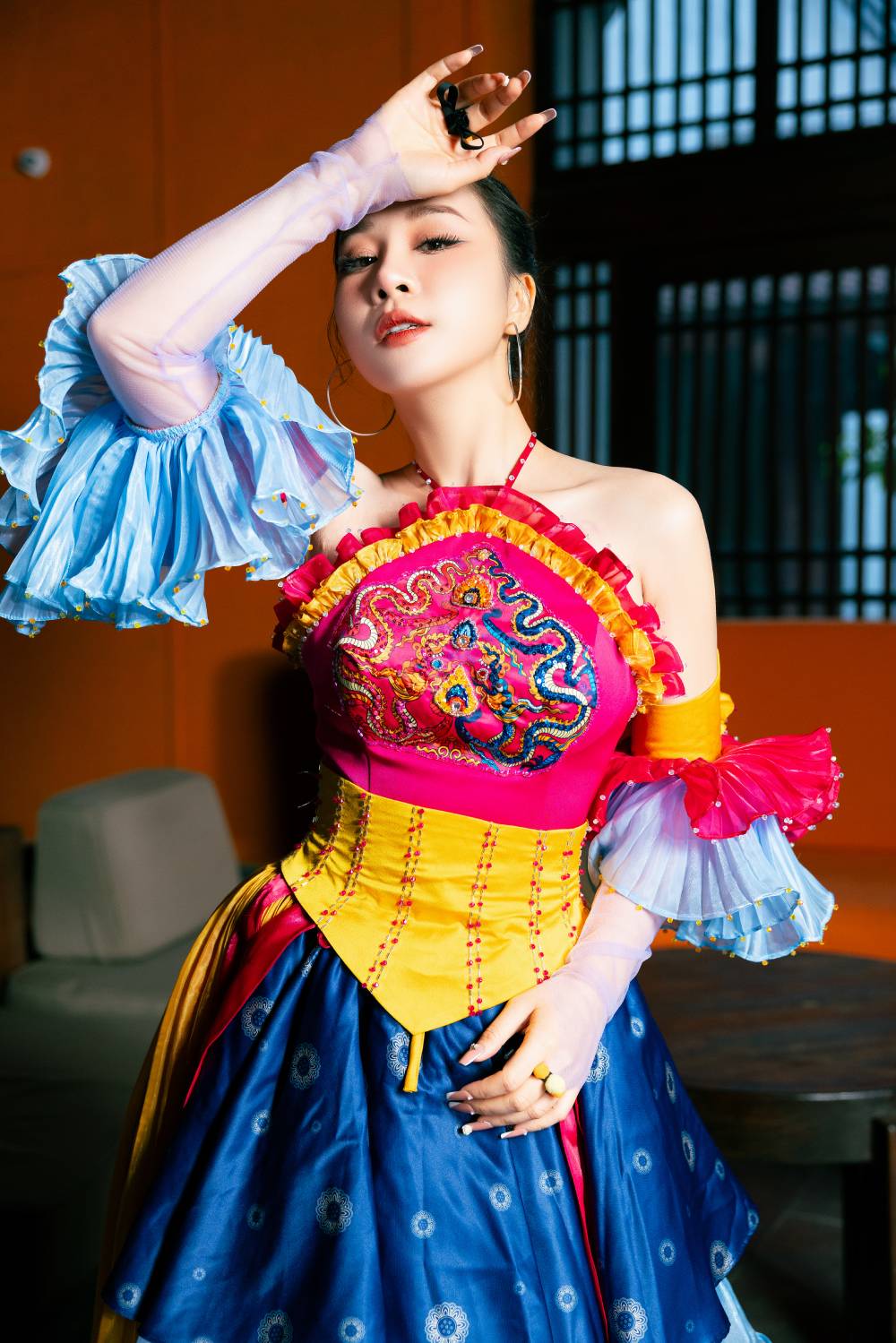 Đại úy, ca sĩ Hồng Duyên gây bất ngờ khi hát nhạc Phạm Duy- Ảnh 5.