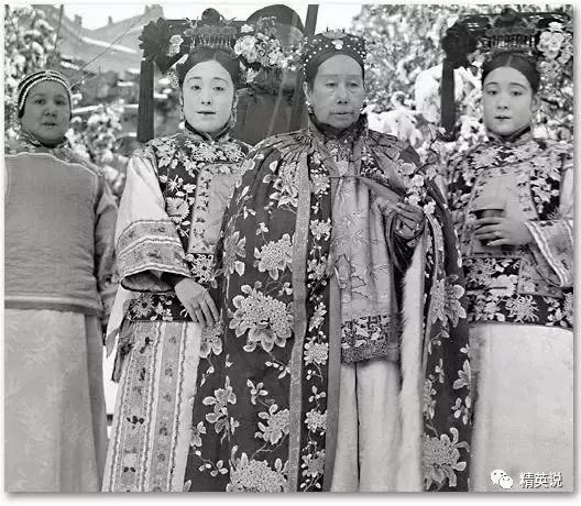 Vừa tỉnh dậy, Từ Hi thái hậu liếc nhìn một cung nữ rồi hạ lệnh giết chết: Lý do gây căm phẫn tột độ!- Ảnh 3. Vừa tỉnh dậy, Từ Hi thái hậu liếc nhìn một cung nữ rồi hạ lệnh giết chết: Lý do gây căm phẫn tột độ!- Ảnh 3.