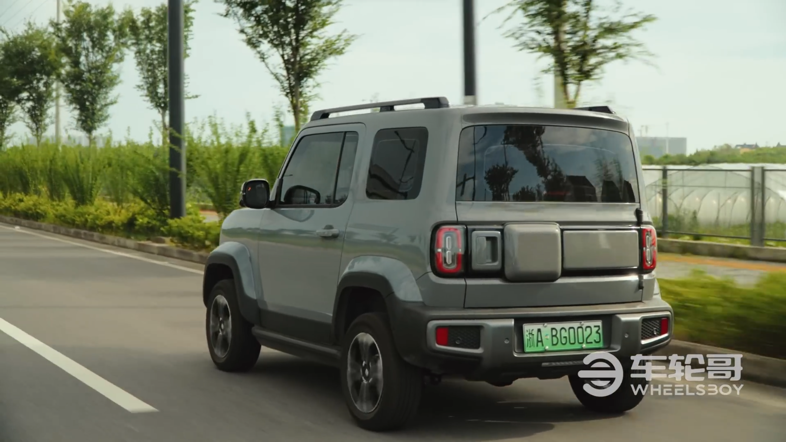 Lái chiếc xe TQ sẽ về Việt Nam đấu VF 3, Youtuber Mỹ thất vọng: Lái chiếc xe TQ sẽ về Việt Nam đấu VF 3, Youtuber Mỹ thất vọng: