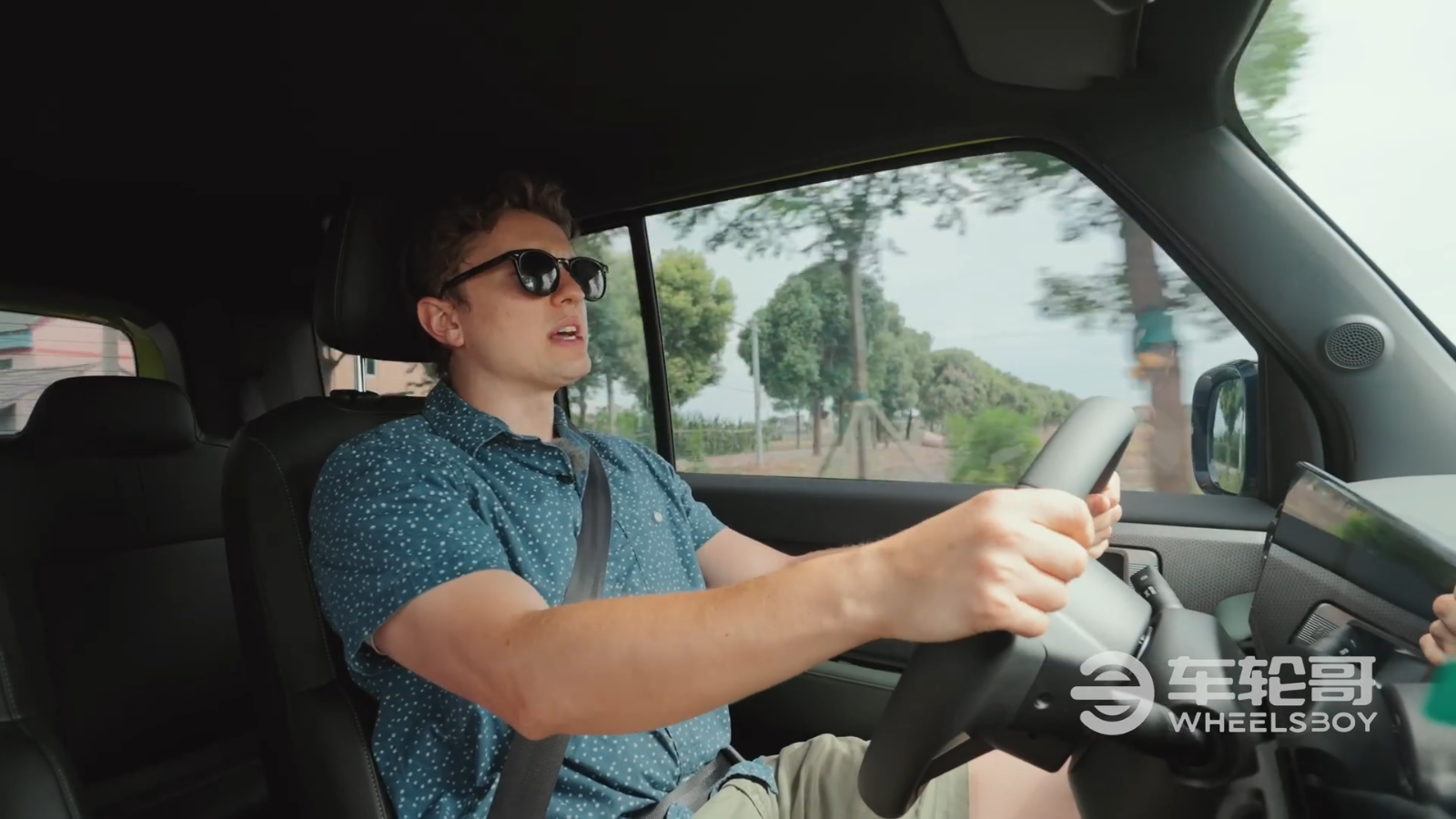 Lái chiếc xe TQ sẽ về Việt Nam đấu VF 3, Youtuber Mỹ thất vọng: Lái chiếc xe TQ sẽ về Việt Nam đấu VF 3, Youtuber Mỹ thất vọng: