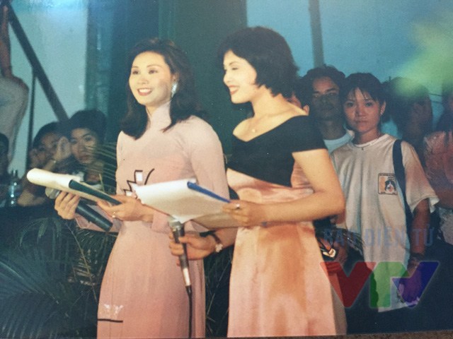 Á hậu xinh đẹp ở VTV: Mỹ nhân hơn 10 năm dẫn Thời sự giờ vàng, giọng đọc chuẩn Hà Nội thanh lịch- Ảnh 4. Á hậu xinh đẹp ở VTV: Mỹ nhân hơn 10 năm dẫn Thời sự giờ vàng, giọng đọc chuẩn Hà Nội thanh lịch- Ảnh 4.