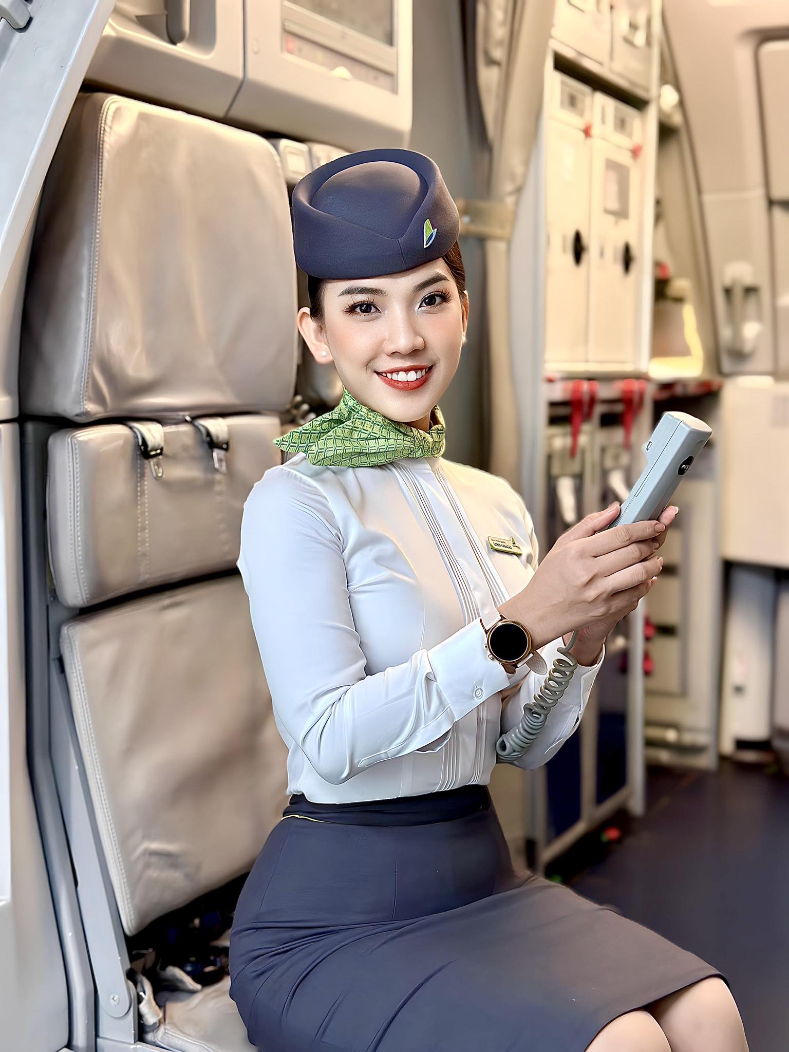 Nữ tiếp viên trưởng phục vụ chính bố ruột trên chuyến bay, từng mong chờ một điều suốt 9 năm- Ảnh 9.